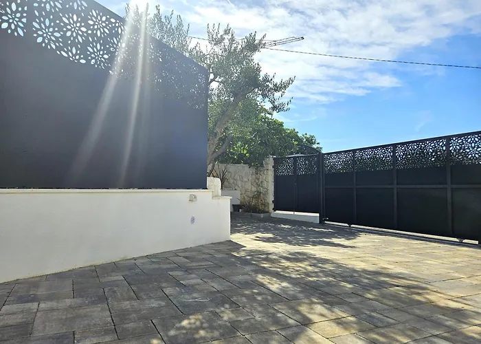Apartmán The Three Flowers Pool House