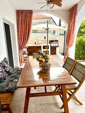 The Three Flowers Pool House *