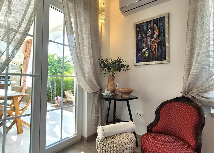 The Three Flowers Pool House Apartmán Trogir