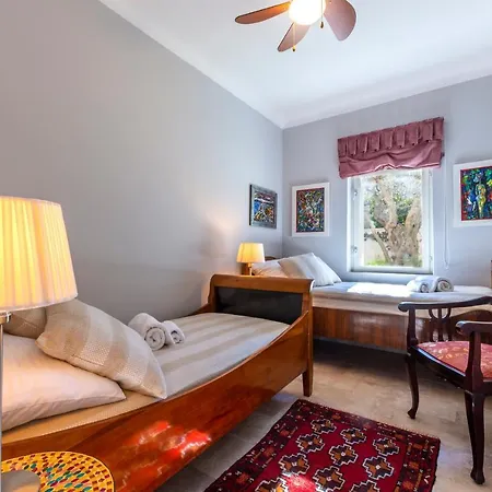 Appartement The Three Flowers Pool House *