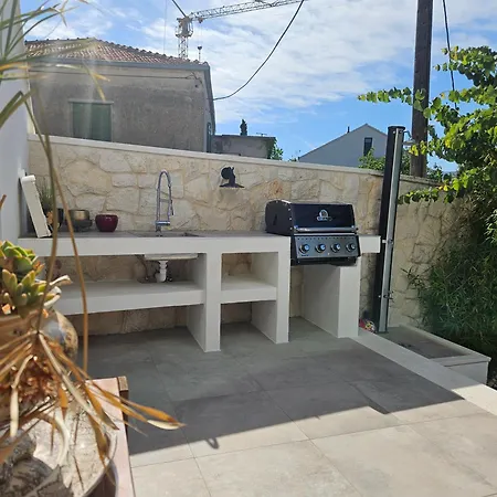 The Three Flowers Pool House * Trogir