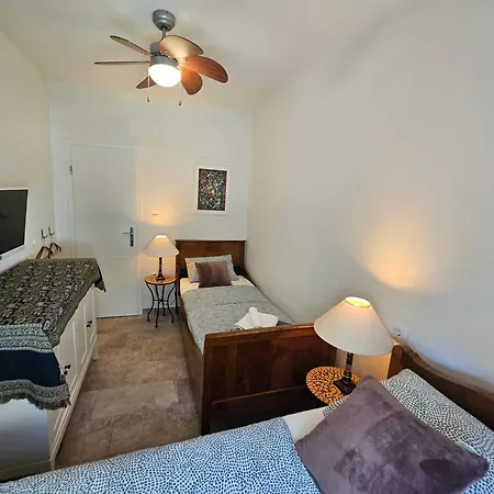 Appartement The Three Flowers Pool House *