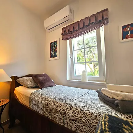 The Three Flowers Pool House Appartement *