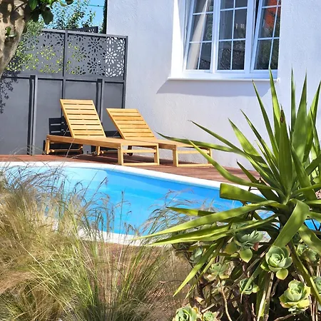 The Three Flowers Pool House Appartement *