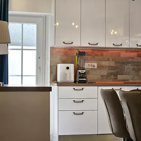 The Three Flowers Pool House Appartement