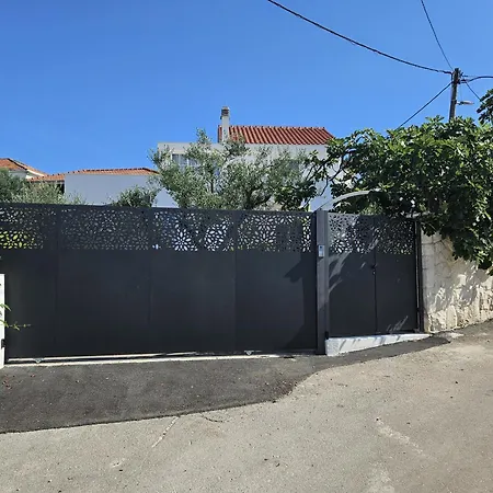 The Three Flowers Pool House Appartement Trogir