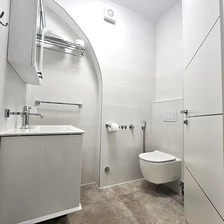 The Three Flowers Pool House Trogir