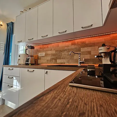 The Three Flowers Pool House