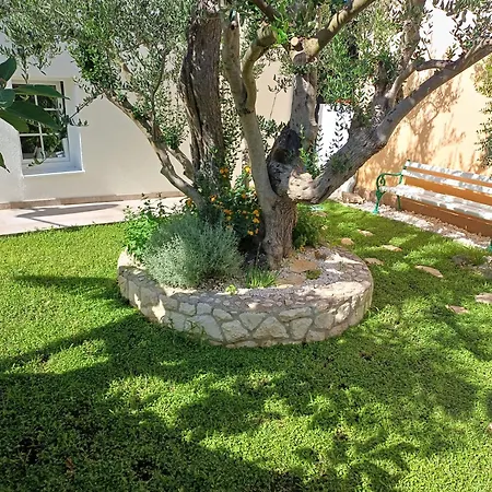 Appartement The Three Flowers Pool House