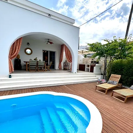 The Three Flowers Pool House Appartement