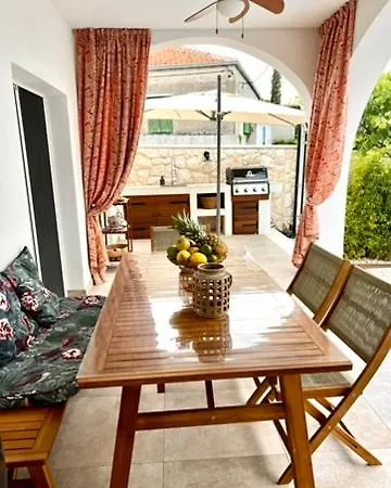 The Three Flowers Pool House *