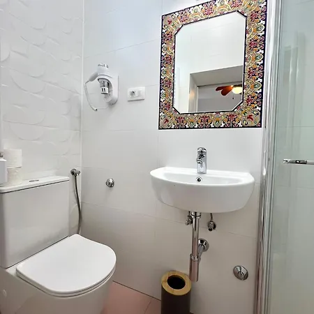 The Three Flowers Pool House *