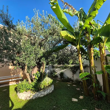 The Three Flowers Pool House *