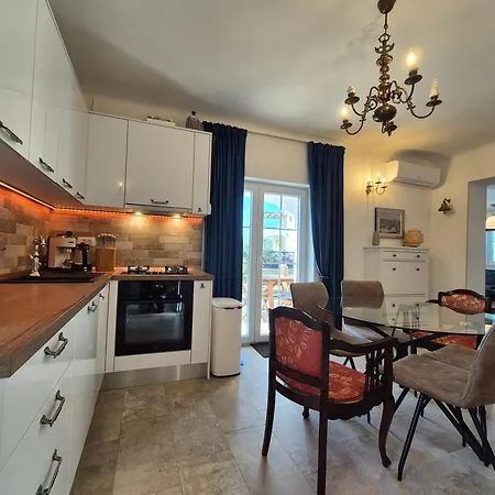 The Three Flowers Pool House Appartement Trogir