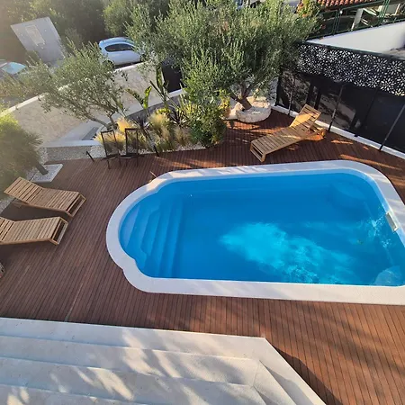 Appartamento The Three Flowers Pool House Traù
