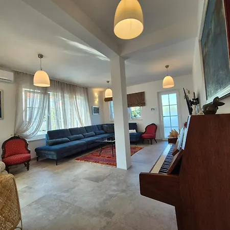 The Three Flowers Pool House 公寓 特罗吉尔