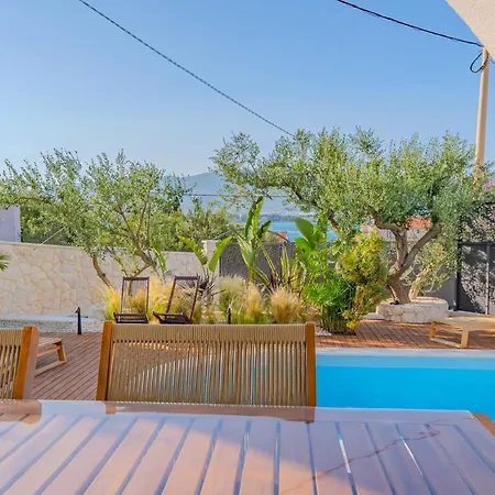 Daire The Three Flowers Pool House *