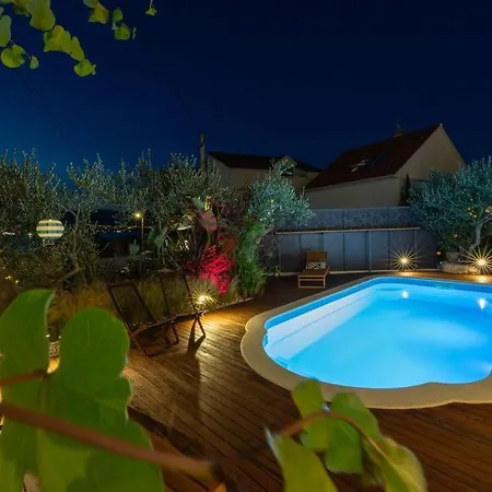 Apartmán The Three Flowers Pool House *