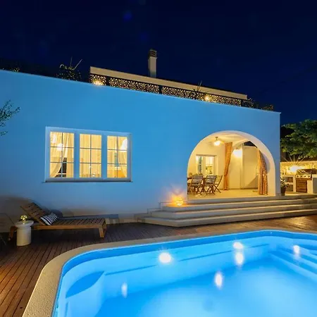 The Three Flowers Pool House Apartmán Trogir