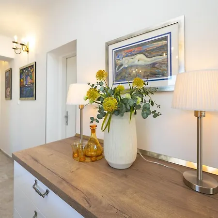 The Three Flowers Pool House Apartmán Trogir