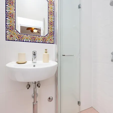 The Three Flowers Pool House Apartmán *