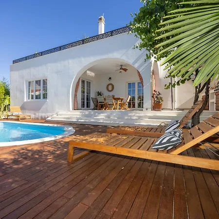 Апартаменти The Three Flowers Pool House Трогір