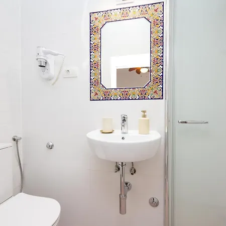 Апартаменти The Three Flowers Pool House Трогір