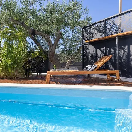 Apartmán The Three Flowers Pool House