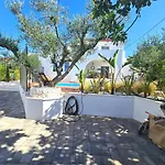 Apartman The Three Flowers Pool House *