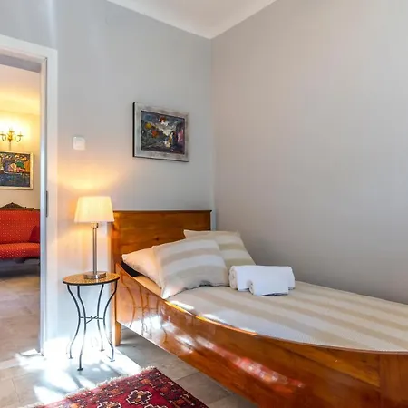 Apartment The Three Flowers Pool House Trogir