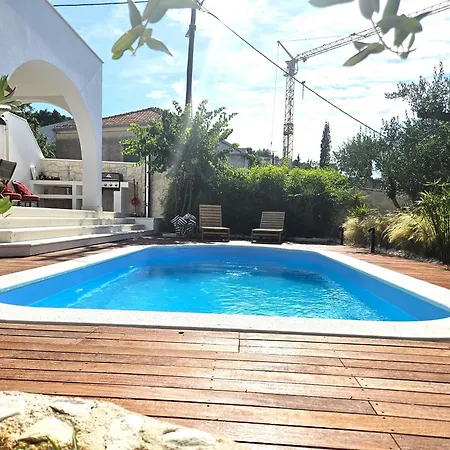 The Three Flowers Pool House Trogir