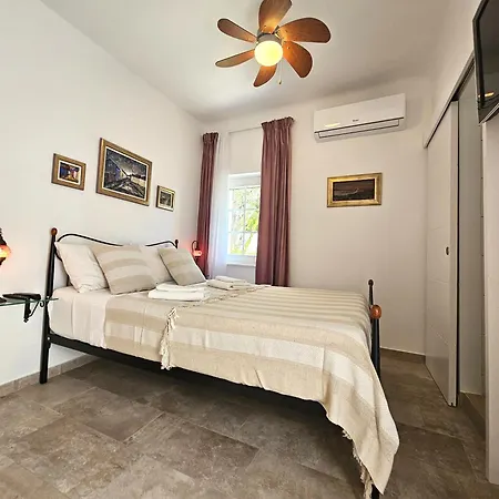 The Three Flowers Pool House * Trogir