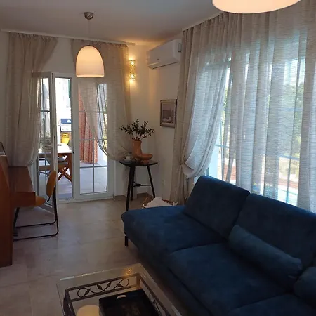 The Three Flowers Pool House Apartment Trogir