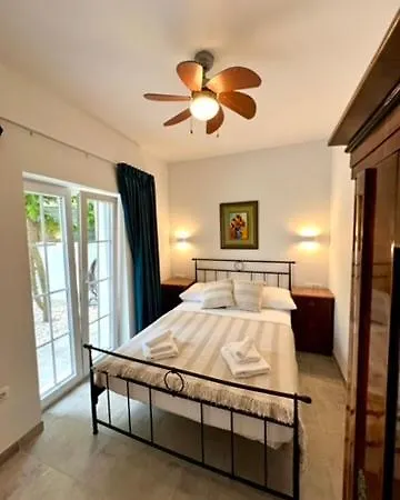 The Three Flowers Pool House Trogir