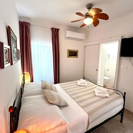Apartment The Three Flowers Pool House Trogir